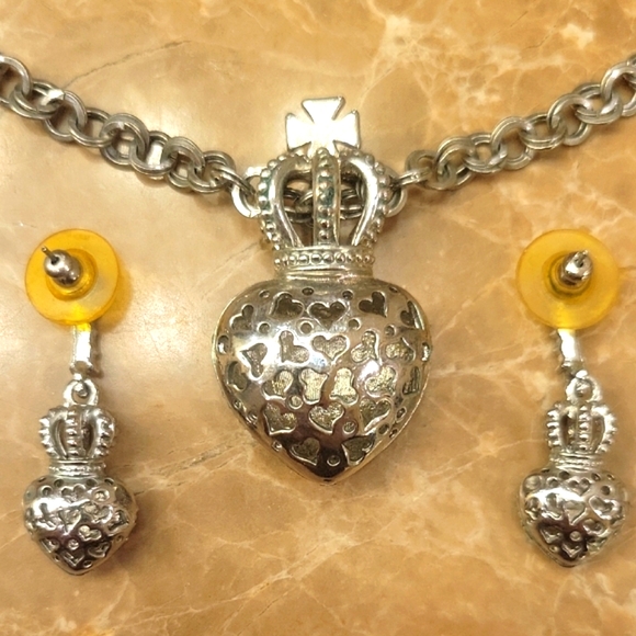 Silver Heart Pendant Necklace and Earrings Set - Picture 10 of 12